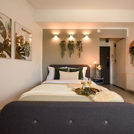 Read All About It - Stylish Central Studio Boekarest Buitenkant foto