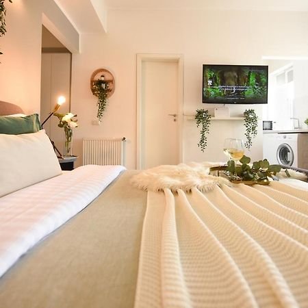 Read All About It - Stylish Central Studio Boekarest Buitenkant foto