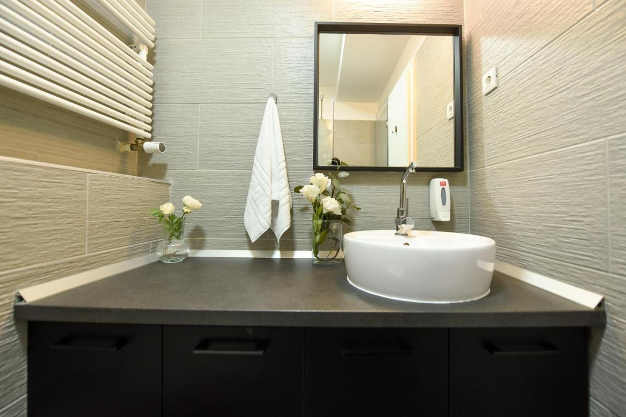Read All About It - Stylish Central Studio Boekarest Buitenkant foto