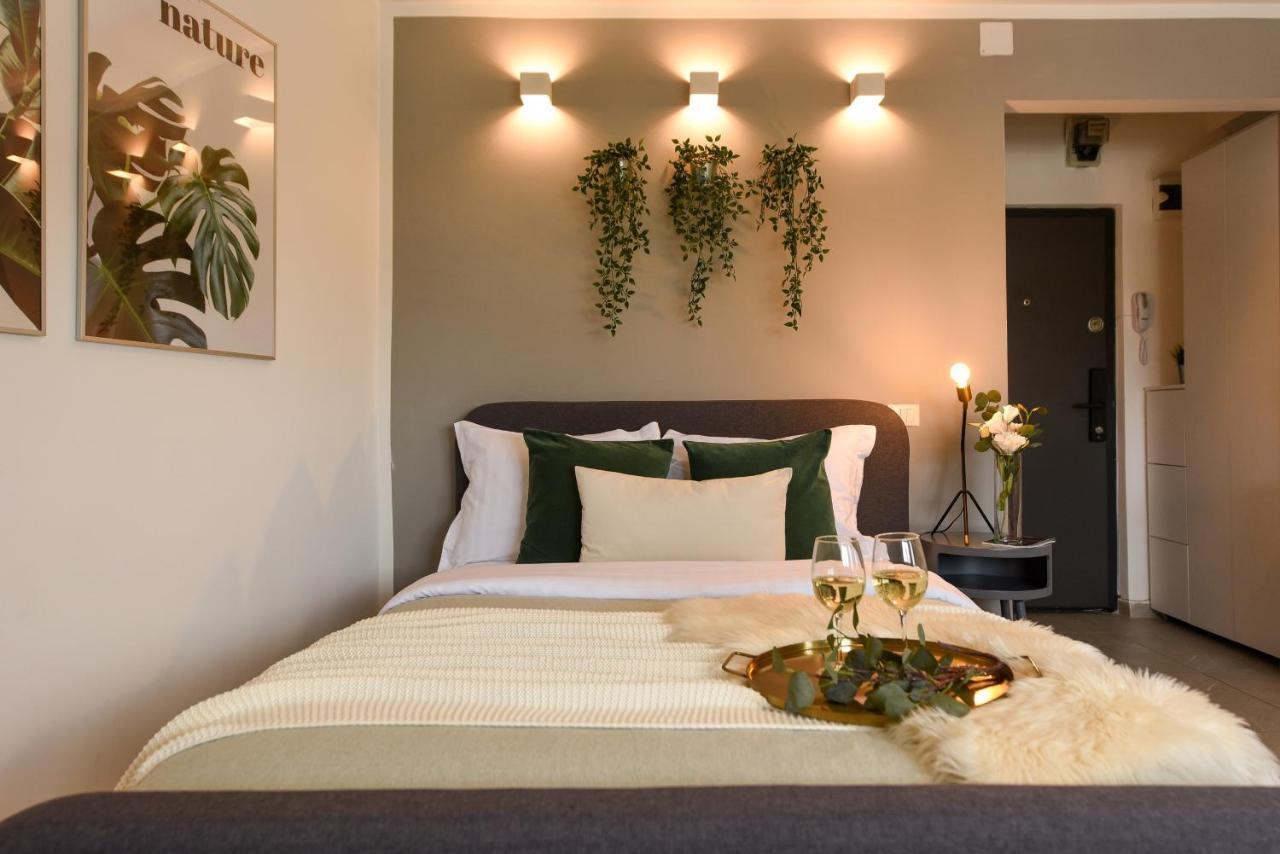 Read All About It - Stylish Central Studio Boekarest Buitenkant foto