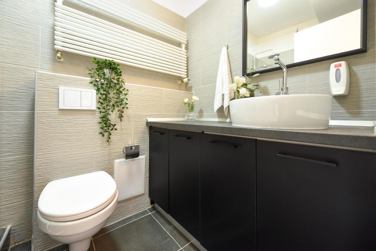 Read All About It - Stylish Central Studio Boekarest Buitenkant foto