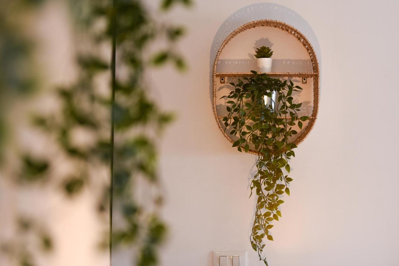 Read All About It - Stylish Central Studio Boekarest Buitenkant foto