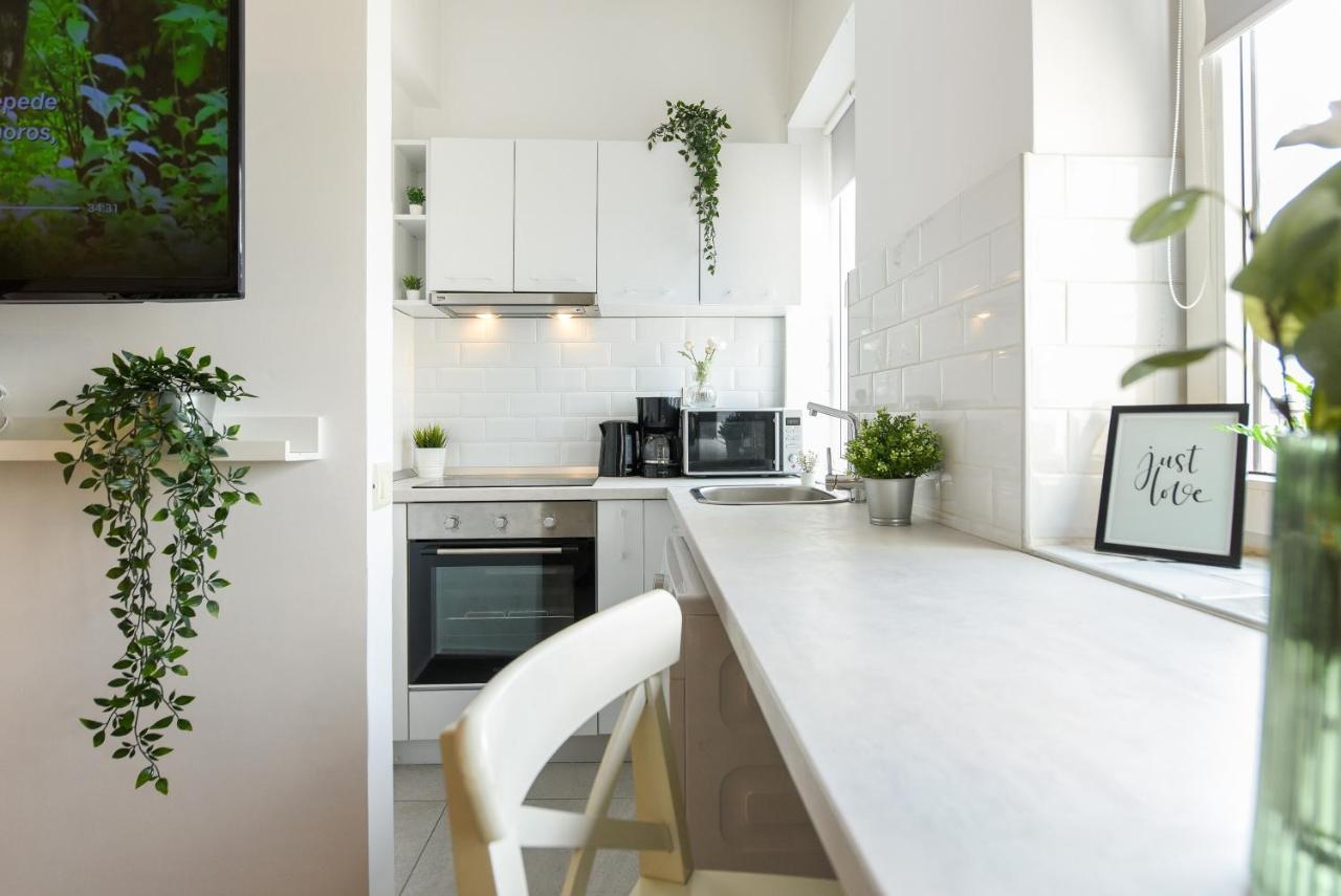 Read All About It - Stylish Central Studio Boekarest Buitenkant foto