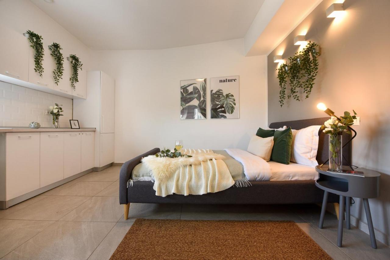 Read All About It - Stylish Central Studio Boekarest Buitenkant foto