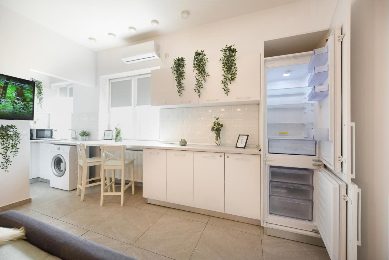 Read All About It - Stylish Central Studio Boekarest Buitenkant foto