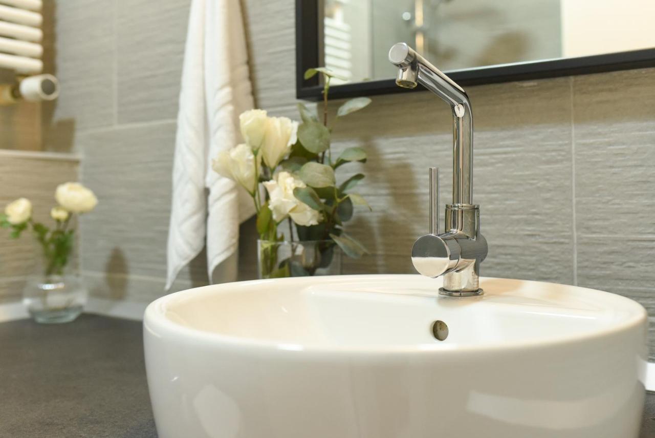 Read All About It - Stylish Central Studio Boekarest Buitenkant foto