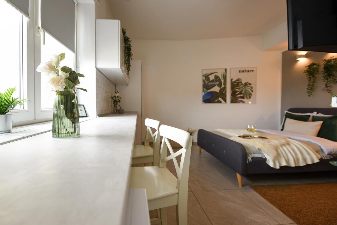 Read All About It - Stylish Central Studio Boekarest Buitenkant foto
