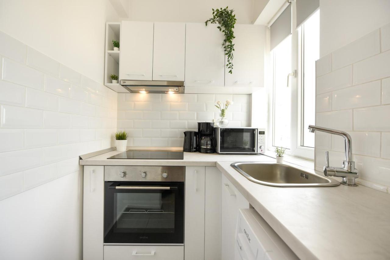 Read All About It - Stylish Central Studio Boekarest Buitenkant foto