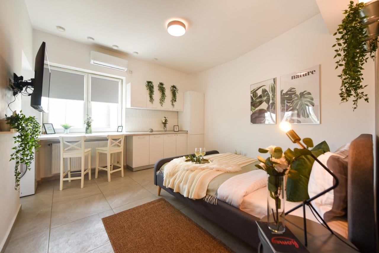 Read All About It - Stylish Central Studio Boekarest Buitenkant foto